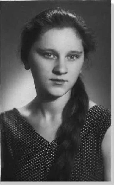 17 лет Иду раз встретить её из школы Вижу идёт она с парнем а он несёт её - фото 127