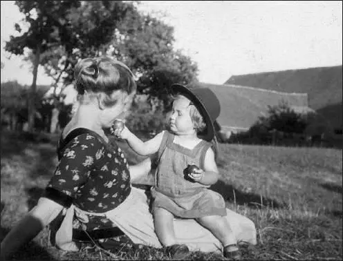 Traudl aged about two with her mother Hildegard Humps Summer holidays by the - фото 1