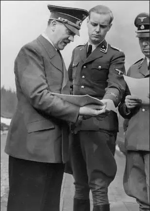 Adolf Hitler with his orderly Hans Junge early 1940s On the Berghof terrace - фото 8