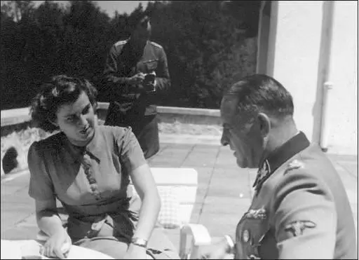 In conversation with Sepp Dietrich 1943 photo Walter Frentz The evening - фото 10