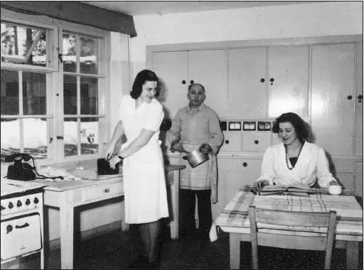 Only Adolf Hitlers meals were cooked in the diet kitchen at the Wolfs Lair - фото 12