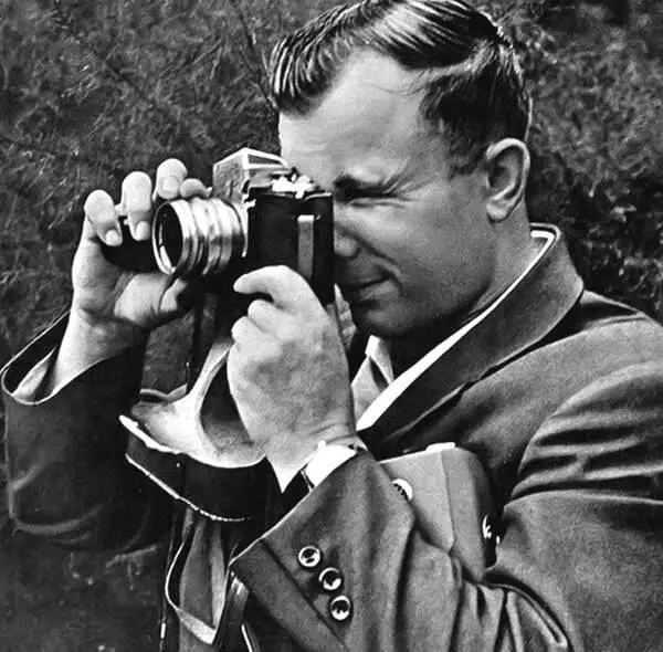 В непринужденной обстановке Лидирующая шестерка космонавтов у беседки на - фото 9