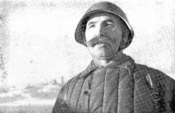 Комдив В Г Клементьев Снимок 1941 г Литературный сотрудник армейской - фото 21