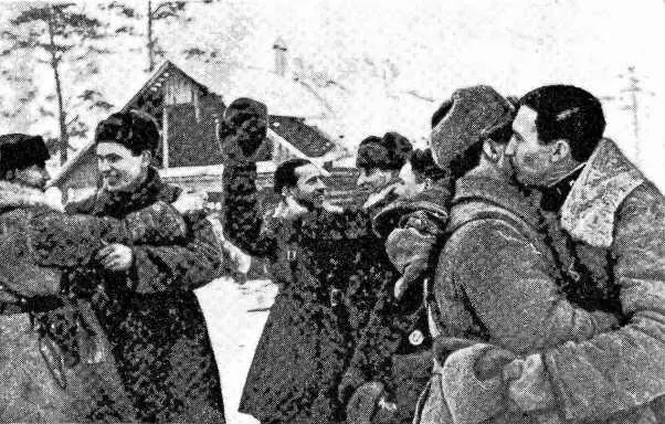 Блокада Ленинграда прорвана Встреча воинов Ленинградского и Волховского - фото 28