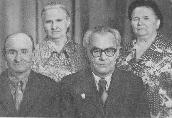 Сестры и братья автора Антонина Александровна и Анна Александровна Иван - фото 51