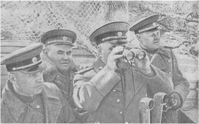 Апрель 1945 года На наблюдательном пункте командующего 1м Белорусским фронтом - фото 65