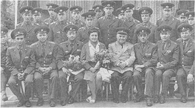 В гостях у пограничников 1975 год Во время посещения Туркменской ССР в - фото 90
