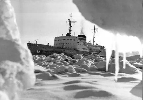 Рис 128 Охотское море на берегу которого стоит Магадан 1950е годы Рис - фото 30