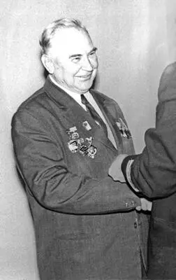 Рис 158 Т Г Фоменко на торжественном заседании 1980 года посвященном его - фото 61