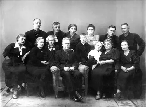 Рис 220 Родственники моей мамы Валентины Поликарповны Фоменко Фотография - фото 91