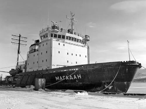 Рис 311 Ледокол Магадан Рис 312 Вид со стороны бухты Нагаева на - фото 104