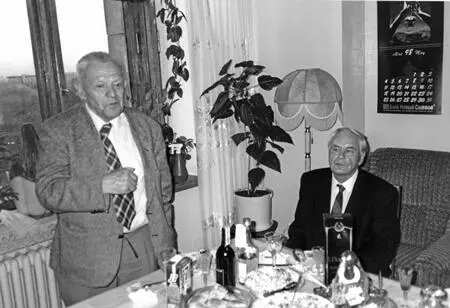 Рис 3148 Академики С М Никольский и И Р Шафаревич у нас дома 1998 год - фото 259