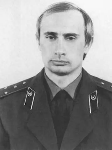 4 The Young KGB Case Officer Putin was sent to Dresden in East Germany in - фото 37