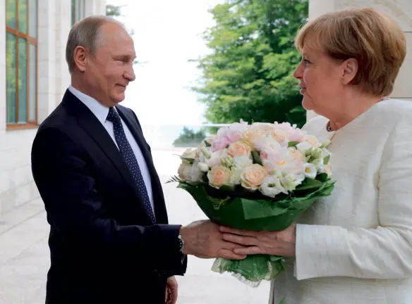 8 All Friends and Flowers In 2018 Putin turned on the charm with Merkel - фото 41