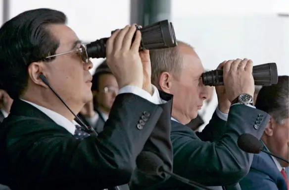 16 Vostok 2018 Putin watches the maneuvers with the Chinese Defense minister - фото 50