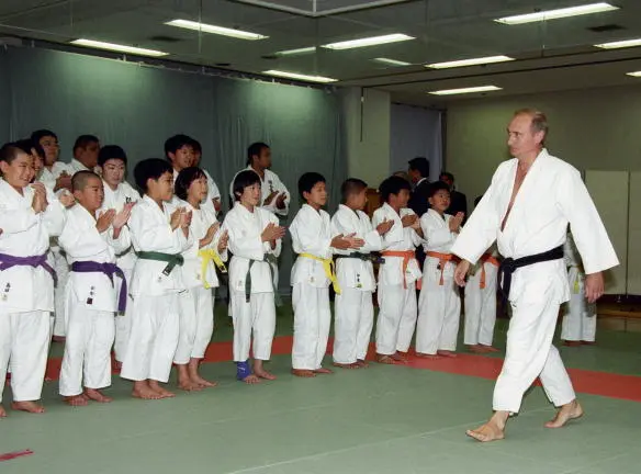 17 The Politics of Judo Putins prowess at judo has given him a unique - фото 51