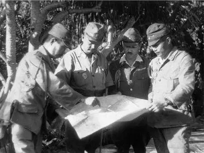 A strategy meeting on Iwo Jima top and surrounded by the guards on duty - фото 13