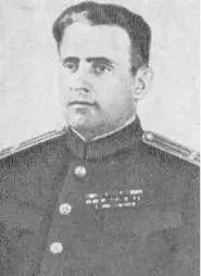 А А Комаров К В Максименко Перед боями за Берлин На снимке Герои - фото 30