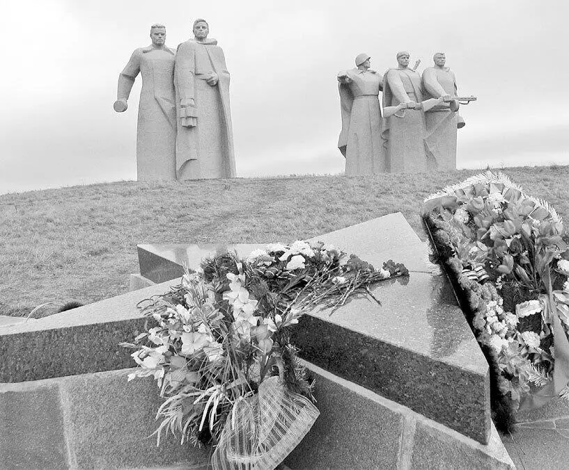 Мемориал Героямпанфиловцам Еще более углубившись в данную проблему легко - фото 8