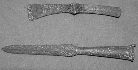 Battleaxe and spearhead found amongst the gravegoods of a Khazar warrior - фото 24