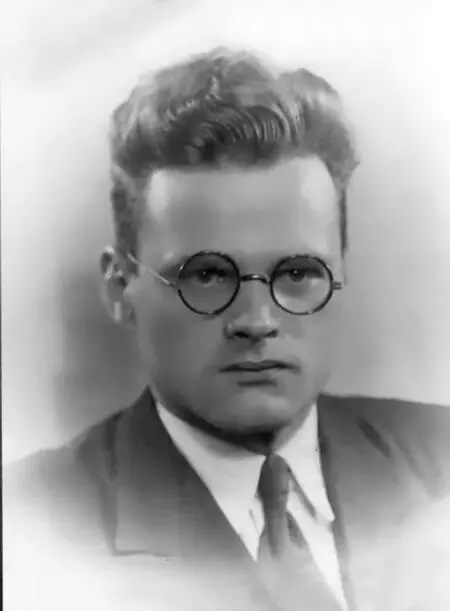 1939 г Сотрудник госбезопасности Польша 1990 г Леонид Романович с - фото 13