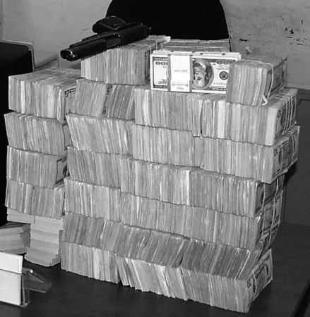Money Piles of US dollars for paying Iraqis and buying weapons and supplies - фото 4