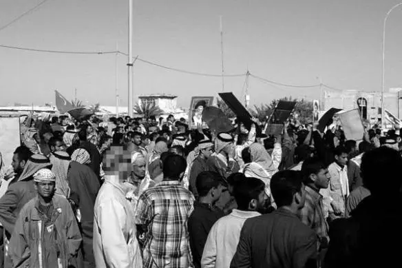 Riot in Samawah Im just left of centre in the foreground This is taken about - фото 6