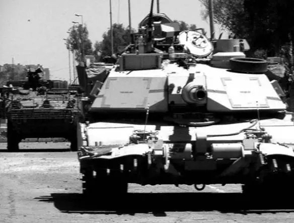 Al Qaeda Killer one of the M1 tanks on guard at the Route Irish checkpoint - фото 12