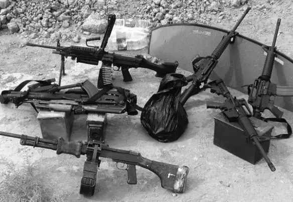 A standard Spartan issue of weapons for a four man team Four M4 carbines M249 - фото 13