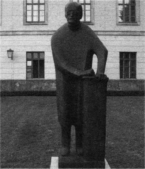 Памятник Максу Планку во дворе Берлинского университета ПОЯВЛЕНИЕ КВАНТОВ - фото 17