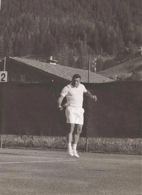 Shaw playing tennis in Klosters in 1964 All rights reserved including without - фото 93