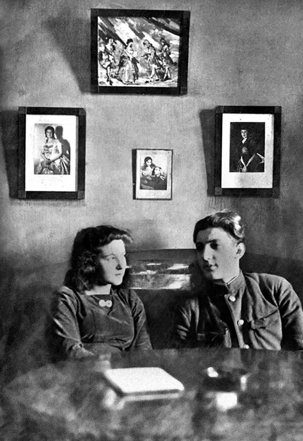Адель Деля Трауб и Володя Колесников Конец 1940х Родители позна - фото 2