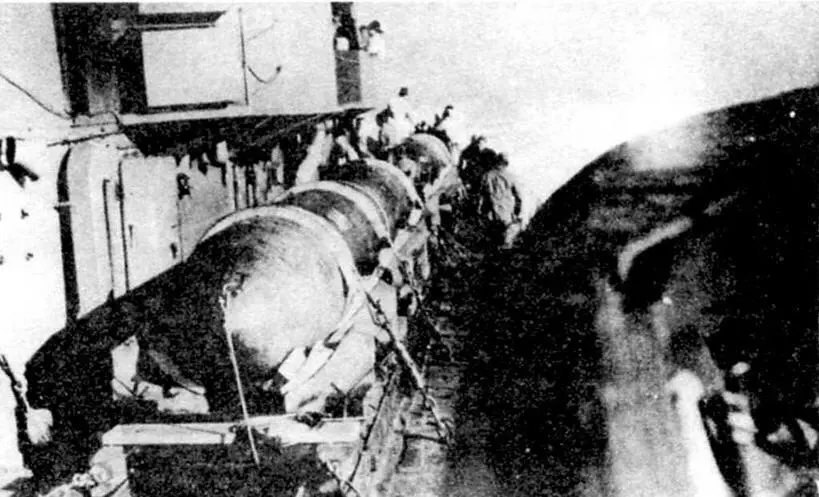 На крейсере Китаками 1945 г Бой подводной лодки Флэшер с легким - фото 51