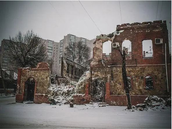 Луганск Декабрь 2014 г Сейчас хоть нет проблем со связью Когда бомбили - фото 10