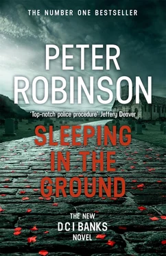 Peter Robinson Sleeping in the Ground обложка книги