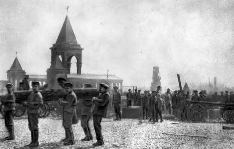 В И ЛЕНИН НА ПЕРВОМАЙСКОМ СУББОТНИКЕ В КРЕМЛЕ МОСКВА 1920 г Фото В - фото 15