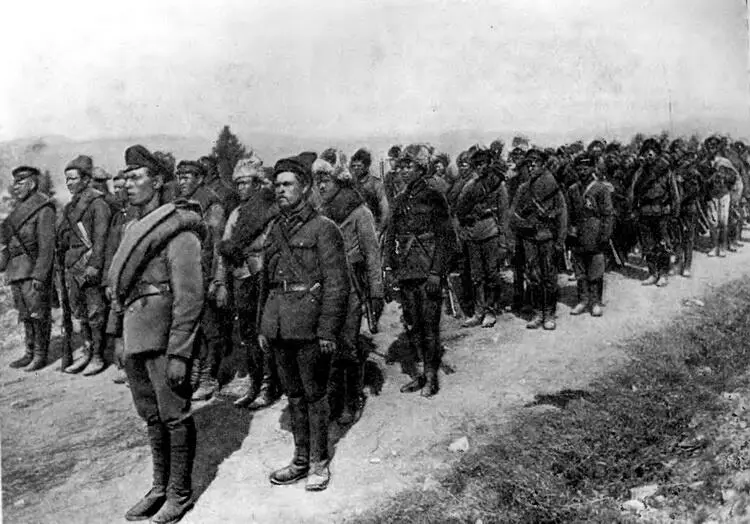Одна из частей Народнореволюционной армии 1920 г Фото Трудящиеся - фото 126