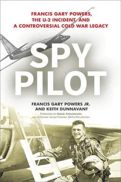 Francy Powers Jr. Spy Pilot: Francis Gary Powers, the U-2 Incident, and a Controversial Cold War Legacy обложка книги