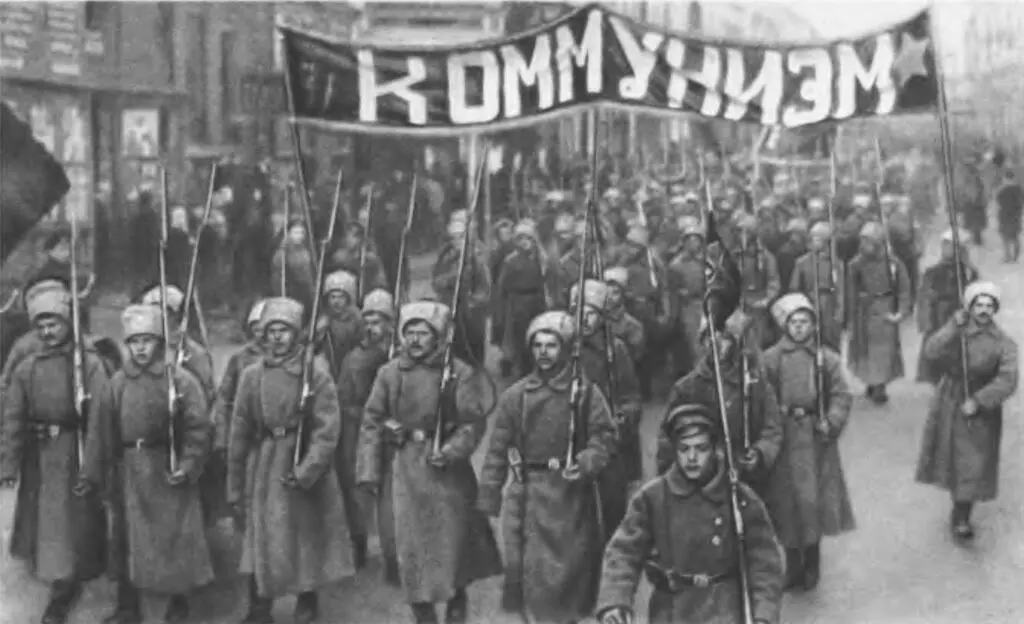 Части Красной Армии на демонстрации в день первой годовщины Великой Октябрьской - фото 64