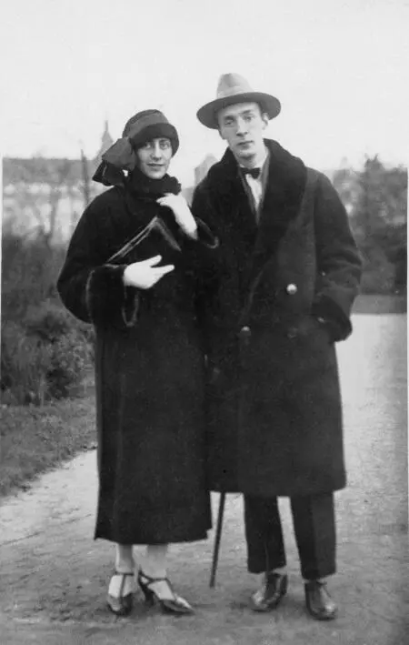 Владимир Набоков и Вера Слоним с 1925 г Набокова Берлин 1924 г Владимир - фото 63