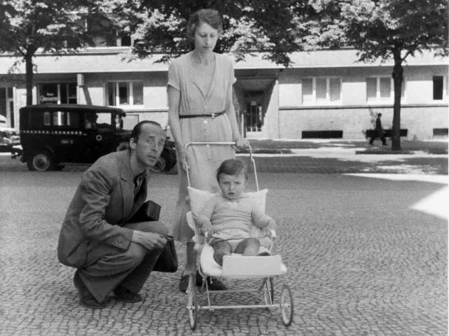 Набоков с Верой и сыном Дмитрием Берлин лето 1935 г Елена Ивановна Набокова - фото 72
