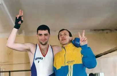 Автор со своим учеником чемпионом Европы по сават в тяжелом весе Денисом - фото 10