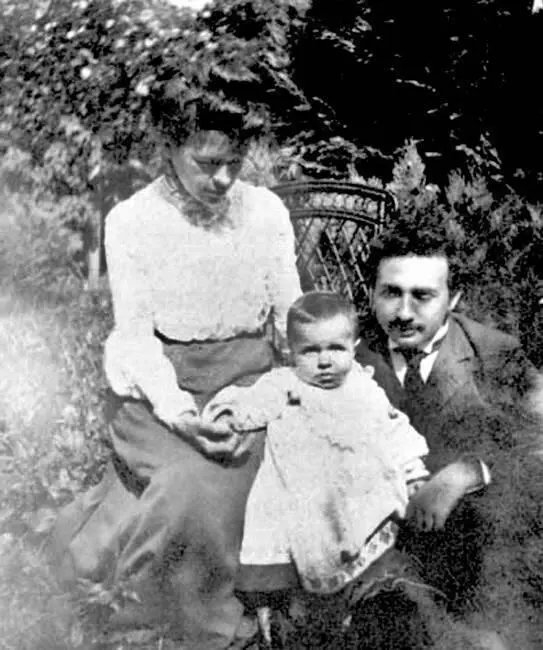 АЛЬБЕРТ МИЛЕВА И ГАНС АЛЬБЕРТ 1904 г У Милевы как раз наоборот Она все - фото 17