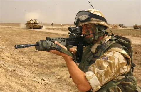 A soldier from The Royal Regiment of Fusiliers in Iraq It is ironic that - фото 4