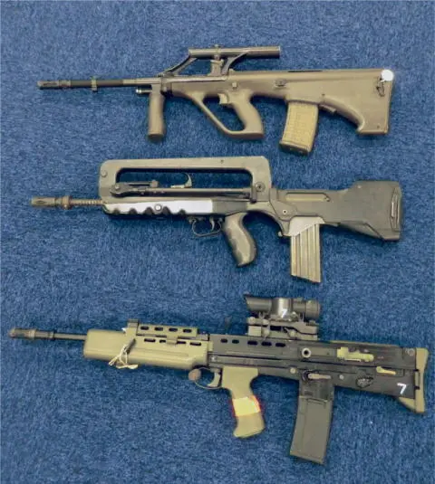 The SA80 was not the only bullpup rifle to be adopted The Steyr AUG top was - фото 19