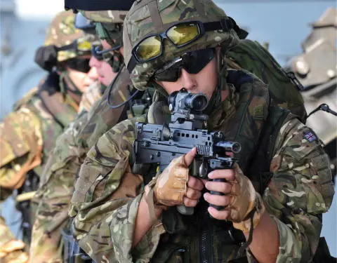 The L22 Carbine is usually issued to AFV and helicopter crews but is also used - фото 22