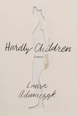 Laura Adamczyk Hardly Children обложка книги