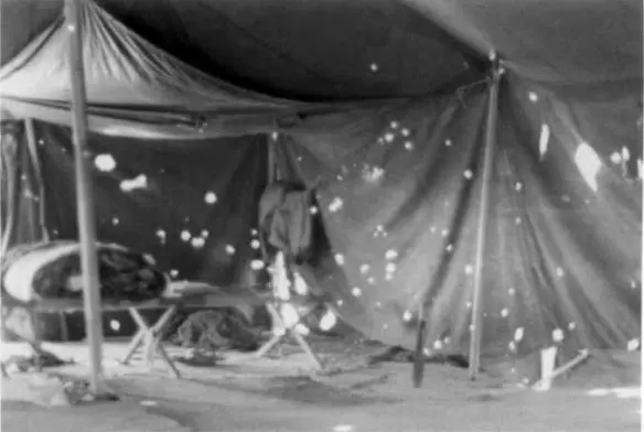 North Vietnamese 152mm artillery round lands near authors tent at tank park in - фото 16