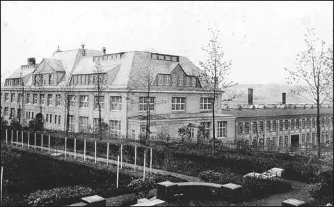 The Albert Frank later Frankonia factory at Beierfeld in c1898 Wolfe - фото 52
