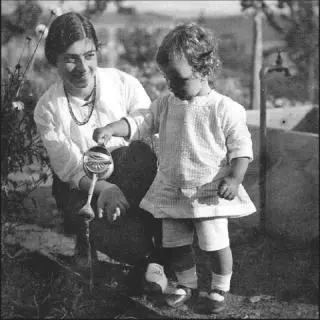 Wolfe Frank in c 1915 with his half sister Olly who was about eighteen years - фото 56